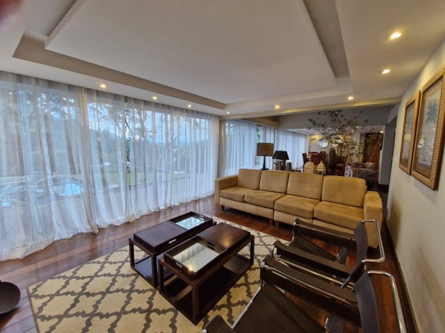 Casa com 1248m², para alugar, no bairro Independência em Petrópolis