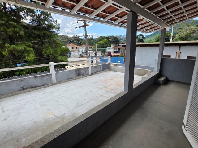 Casa com 670m² 4 quartos e 5 banheiros, à venda, no bairro Nogueira em Petrópolis