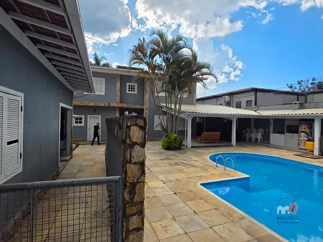 Casa com 670m² 4 quartos e 5 banheiros, à venda, no bairro Nogueira em Petrópolis