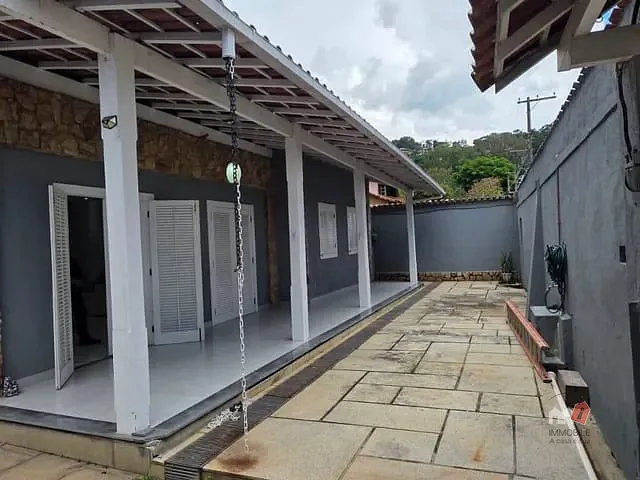 Casa com 670m² 4 quartos e 5 banheiros, à venda, no bairro Nogueira em Petrópolis
