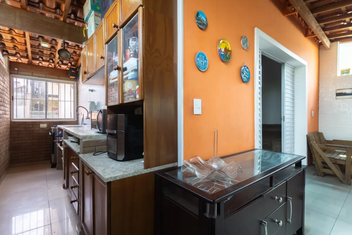 Casa para venda em Vila Romana com 6 quartos, sendo 1 suíte, 350m²