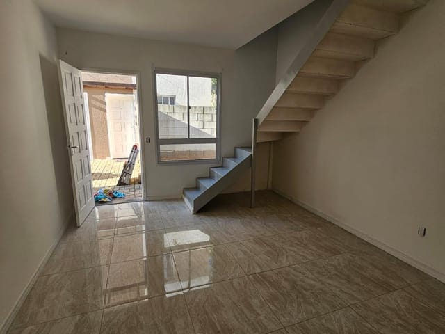 Sobrado com 72m² 2 quartos e 2 banheiros, à venda, no bairro Água Espraiada (Caucaia do Alto) em Cotia