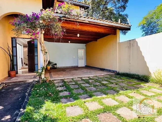 Casa com 500m² 3 quartos e 4 banheiros, à venda, no bairro Vila Petrópolis em Atibaia