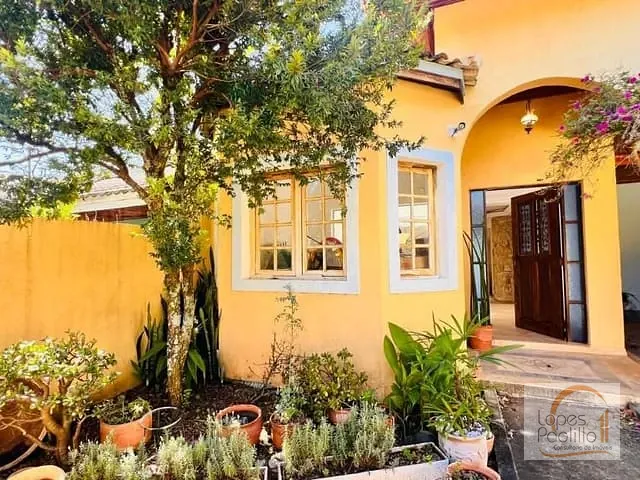 Casa com 500m² 3 quartos e 4 banheiros, à venda, no bairro Vila Petrópolis em Atibaia