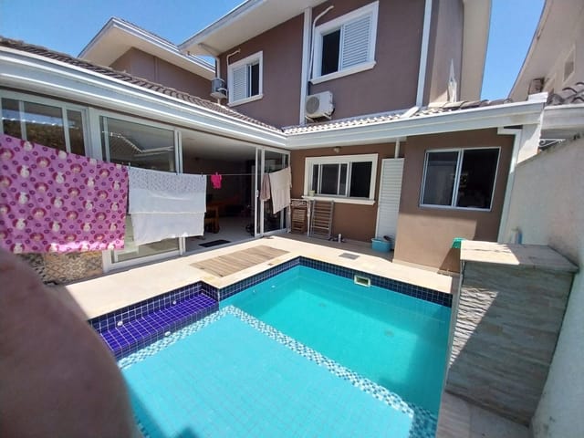 Casa com 250m² 5 quartos e 6 banheiros, à venda, no bairro Urbanova em São José dos Campos