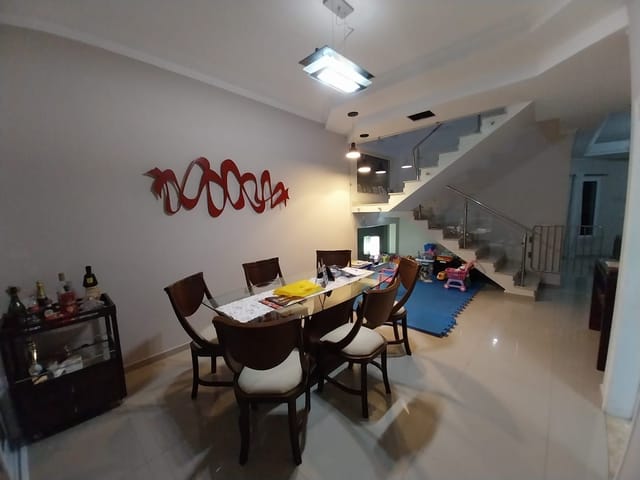 Casa com 250m² 5 quartos e 6 banheiros, à venda, no bairro Urbanova em São José dos Campos