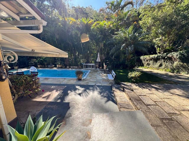 Casa com 1366m² 5 quartos e 4 banheiros, à venda, no bairro Fazenda Inglesa em Petrópolis