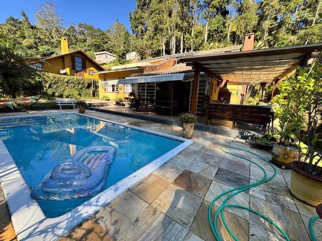 Casa com 1366m² 5 quartos e 4 banheiros, à venda, no bairro Fazenda Inglesa em Petrópolis