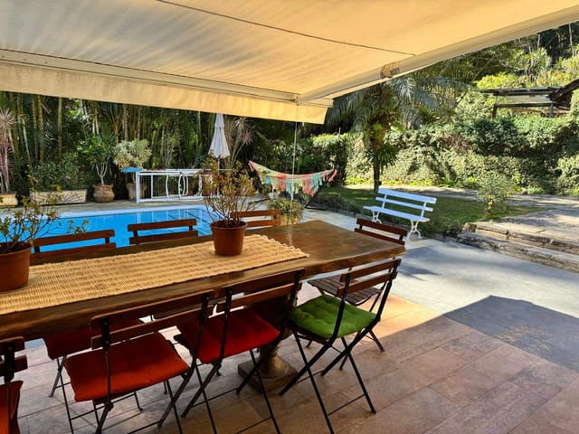 Casa com 1366m² 5 quartos e 4 banheiros, à venda, no bairro Fazenda Inglesa em Petrópolis