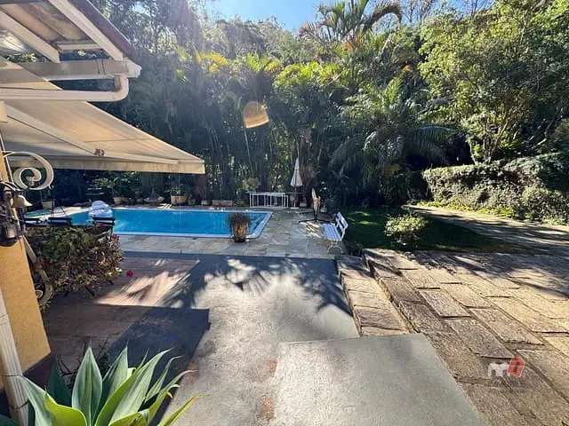 Casa com 1366m² 5 quartos e 4 banheiros, à venda, no bairro Fazenda Inglesa em Petrópolis