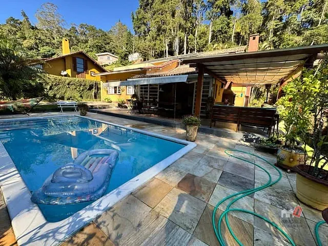 Casa com 1366m² 5 quartos e 4 banheiros, à venda, no bairro Fazenda Inglesa em Petrópolis