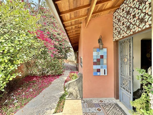 Casa com 1754m² 4 quartos e 3 banheiros, à venda, no bairro Paisagem Renoir em Cotia