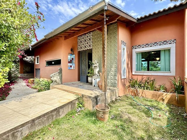 Casa com 1754m² 4 quartos e 3 banheiros, à venda, no bairro Paisagem Renoir em Cotia