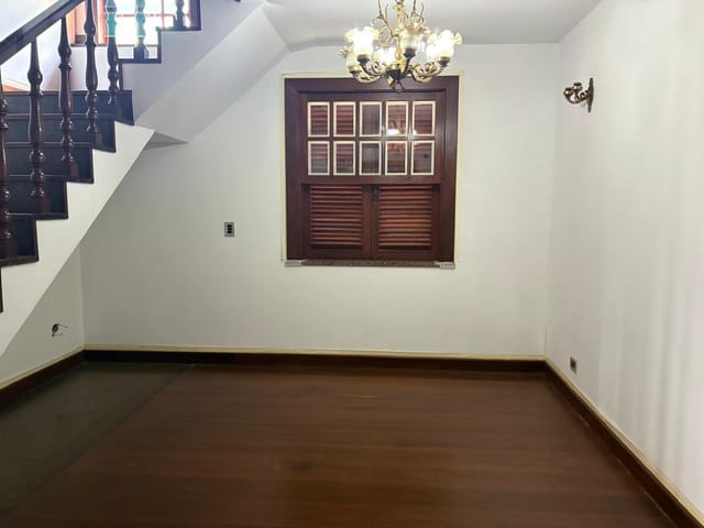 Casa com 500m² 6 quartos e 4 banheiros, à venda ou para alugar, no bairro Centro em Petrópolis