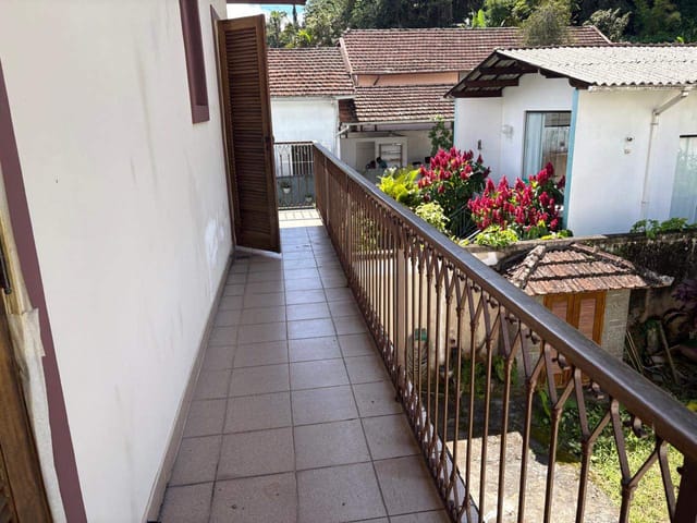 Casa com 500m² 6 quartos e 4 banheiros, à venda ou para alugar, no bairro Centro em Petrópolis