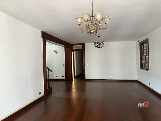 Casa com 500m² 6 quartos e 4 banheiros, à venda ou para alugar, no bairro Centro em Petrópolis