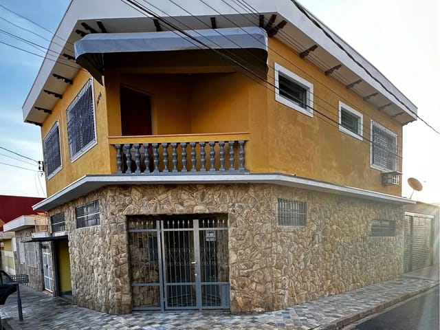 Foto do Casa - Casa com 3 dormitórios para alugar, 190 m² por R$ 2.158,00/mês - Vila Tibério - Ribeirão Preto/SP | ARROYO E LUZ IMOBILIARIA LTDA