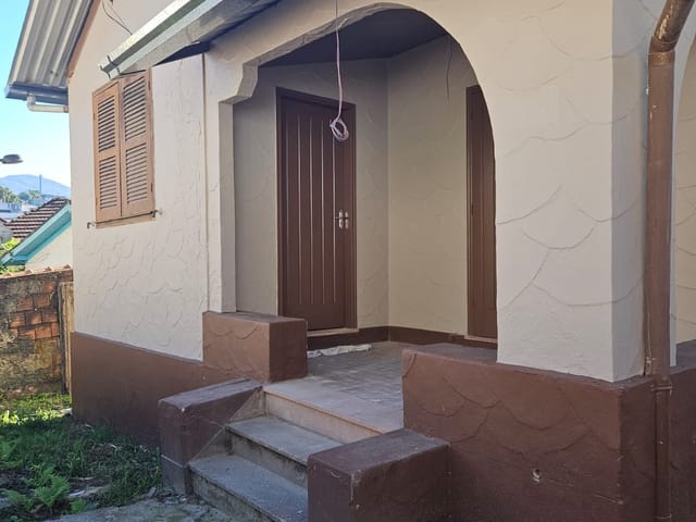 Casa 3 quartos e 2 banheiros, para alugar, no bairro Valparaíso em Petrópolis