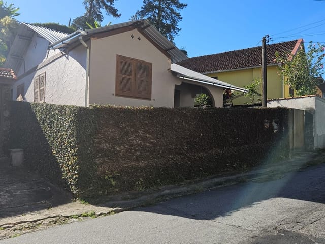 Casa 3 quartos e 2 banheiros, para alugar, no bairro Valparaíso em Petrópolis