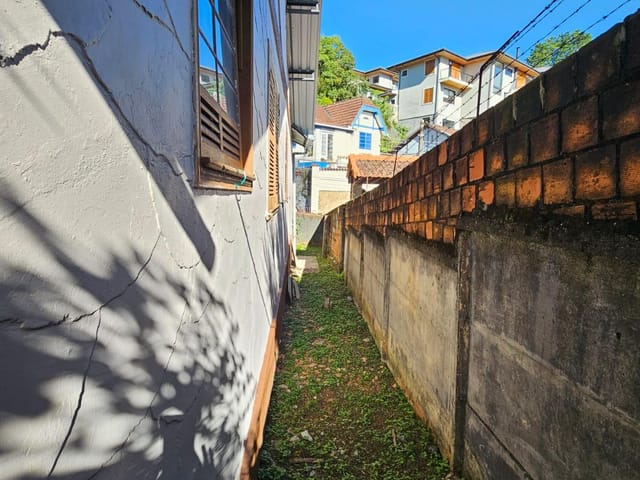 Casa 3 quartos e 2 banheiros, para alugar, no bairro Valparaíso em Petrópolis