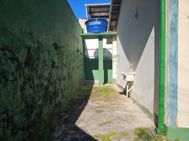 Casa 2 quartos e 1 banheiro, para alugar, no bairro Mosela em Petrópolis