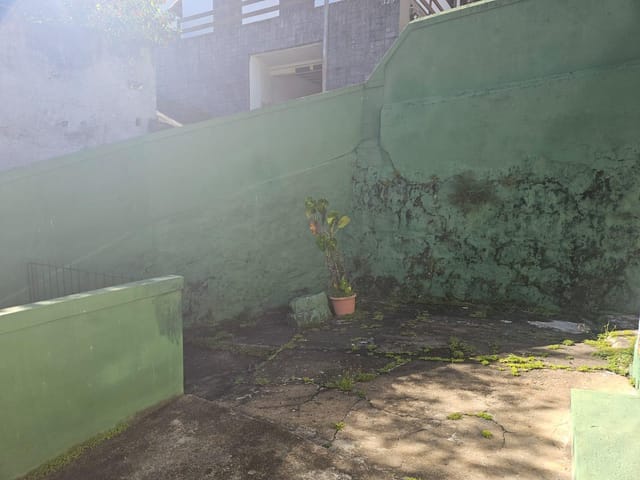 Casa 2 quartos e 1 banheiro, para alugar, no bairro Mosela em Petrópolis