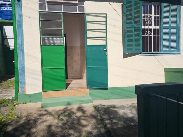 Casa 2 quartos e 1 banheiro, para alugar, no bairro Mosela em Petrópolis