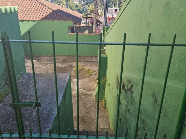 Casa 2 quartos e 1 banheiro, para alugar, no bairro Mosela em Petrópolis