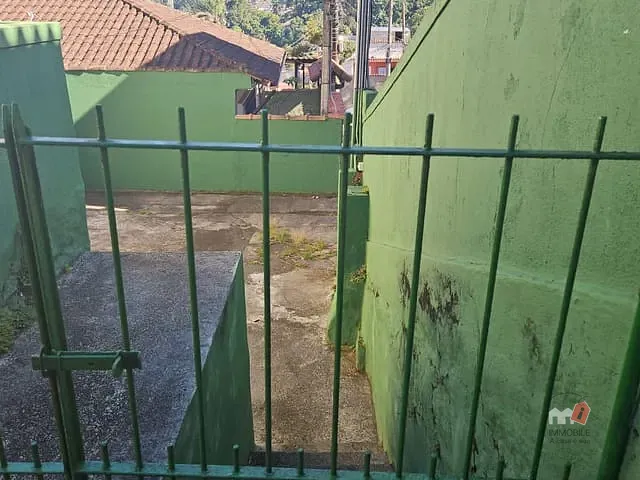 Casa 2 quartos e 1 banheiro, para alugar, no bairro Mosela em Petrópolis