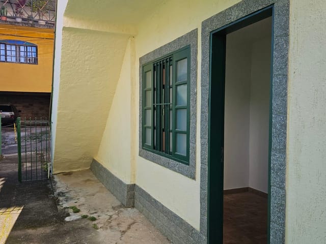 Casa 2 quartos e 1 banheiro, para alugar, no bairro Mosela em Petrópolis