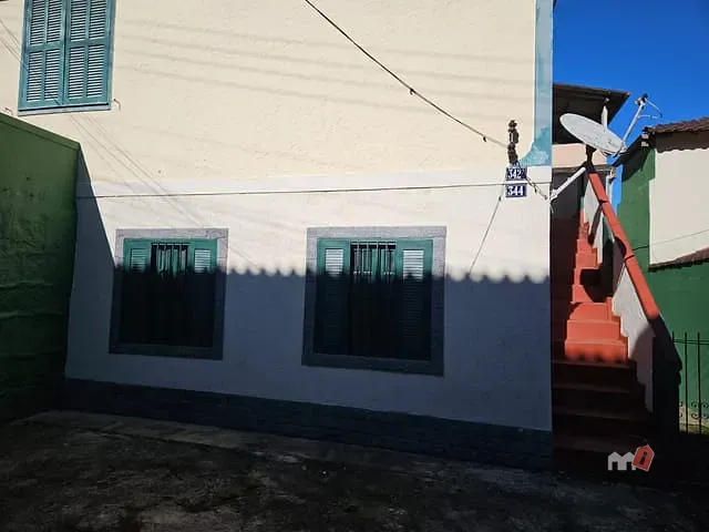 Casa 2 quartos e 1 banheiro, para alugar, no bairro Mosela em Petrópolis