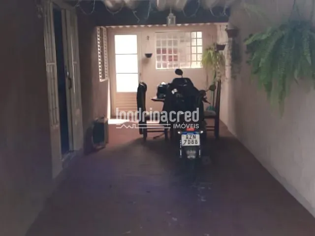 Casa com 250m² 2 quartos e 2 banheiros, à venda, no bairro Conjunto Habitacional Milton Gavetti em Londrina