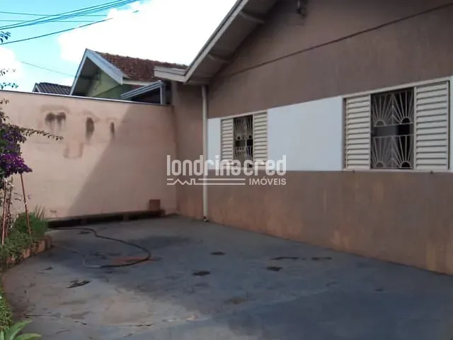 Casa com 250m² 2 quartos e 2 banheiros, à venda, no bairro Conjunto Habitacional Milton Gavetti em Londrina