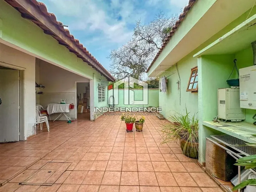 Casa, 3 quartos, 218 m² - Foto 1