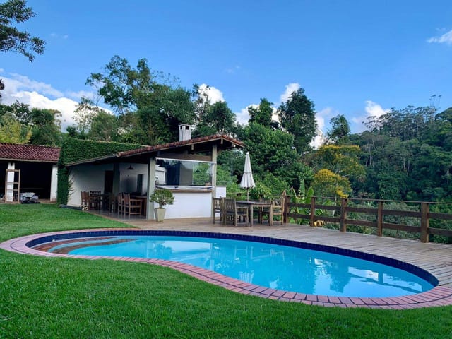 Casa à venda, no bairro Duchas em Petrópolis
