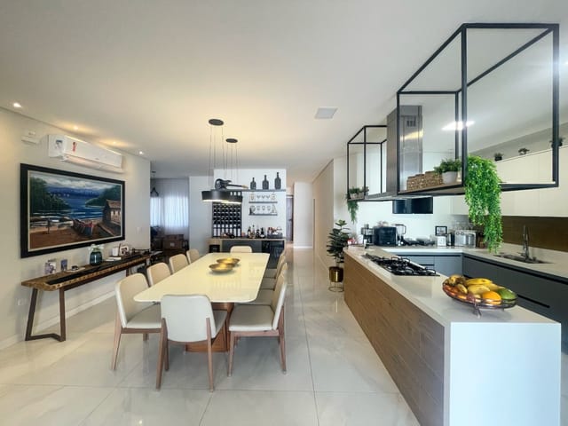 Casa com 760m² 5 quartos e 2 banheiros, à venda ou para alugar, no bairro Condomínio Reserva do Paratehy em São José dos Campos
