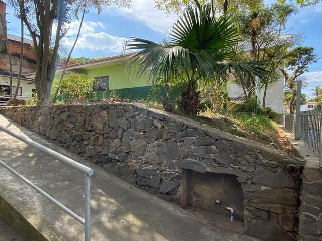 Casa com 528m², à venda ou para alugar, no bairro Centro em Embu das Artes