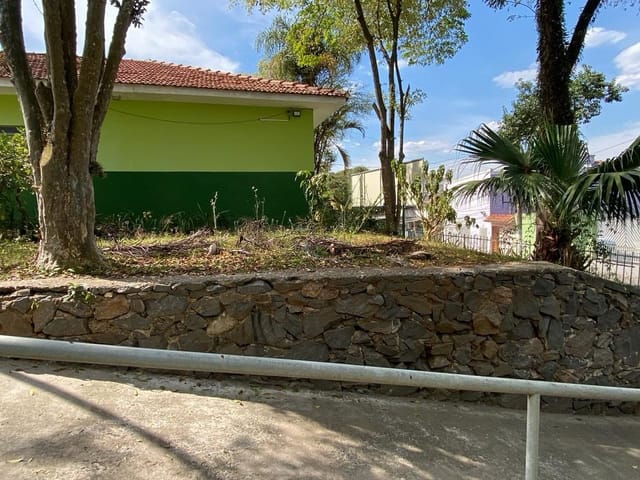 Casa com 528m², à venda ou para alugar, no bairro Centro em Embu das Artes