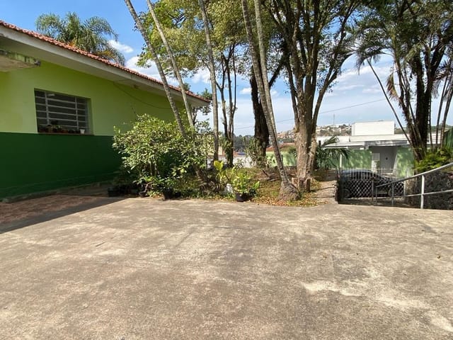 Casa com 528m², à venda ou para alugar, no bairro Centro em Embu das Artes