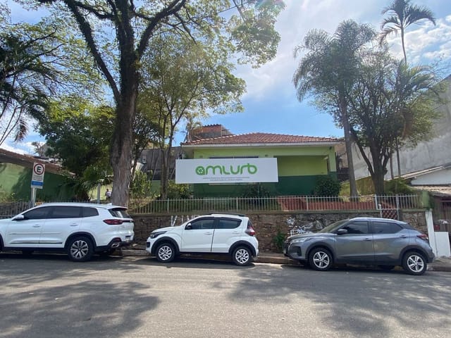 Casa com 528m², à venda ou para alugar, no bairro Centro em Embu das Artes