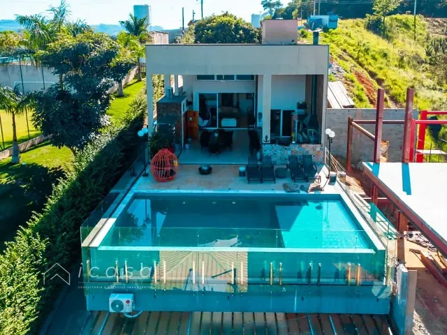 Casa com 1300m² 5 quartos e 7 banheiros, à venda, no bairro Centro em Igaratá