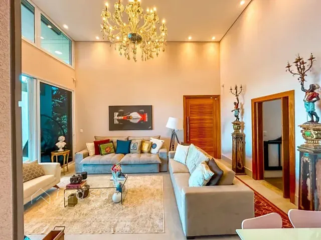 Casa com 1300m² 5 quartos e 7 banheiros, à venda, no bairro Centro em Igaratá