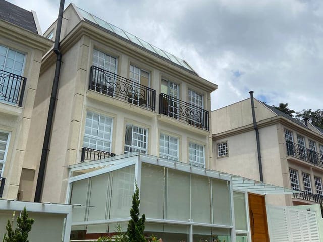 Casa 3 quartos e 5 banheiros, para alugar, no bairro Valparaíso em Petrópolis