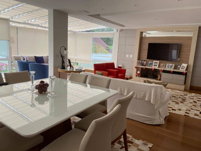 Casa 3 quartos e 5 banheiros, para alugar, no bairro Valparaíso em Petrópolis