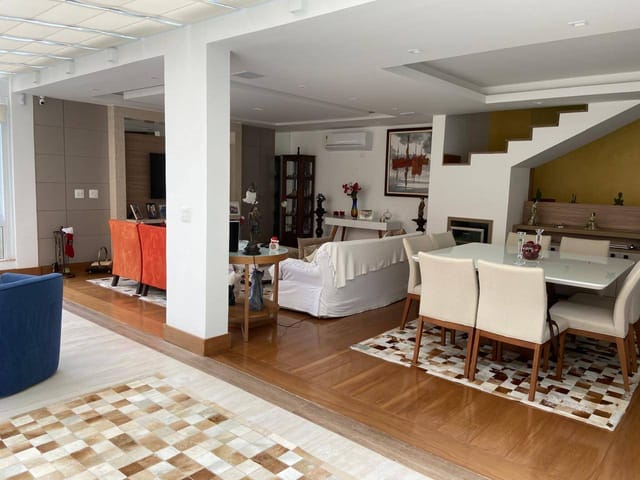 Casa 3 quartos e 5 banheiros, para alugar, no bairro Valparaíso em Petrópolis