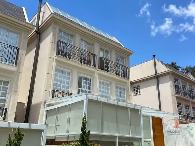 Casa 3 quartos e 5 banheiros, à venda, no bairro Valparaíso em Petrópolis