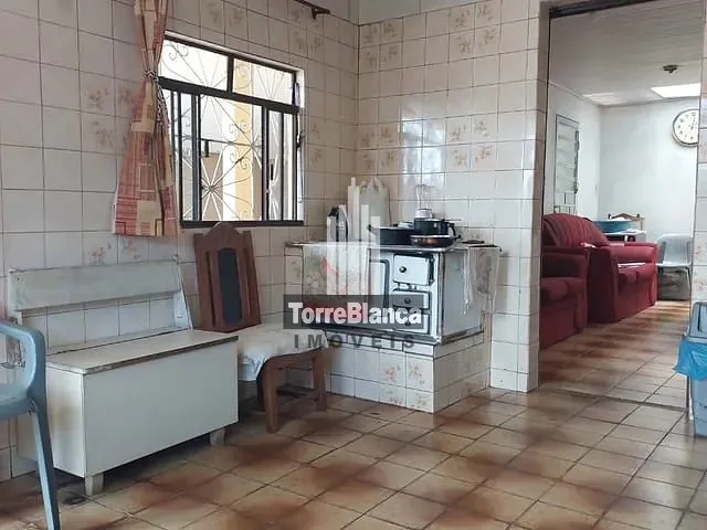 Casa com 330m² 2 quartos e 1 banheiro, à venda, no bairro Nova Rússia em Ponta Grossa