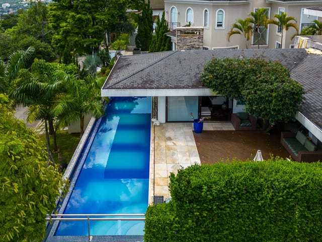 Casa com 796m² 5 quartos e 4 banheiros, à venda ou para alugar, no bairro Alphaville em Santana de Parnaíba