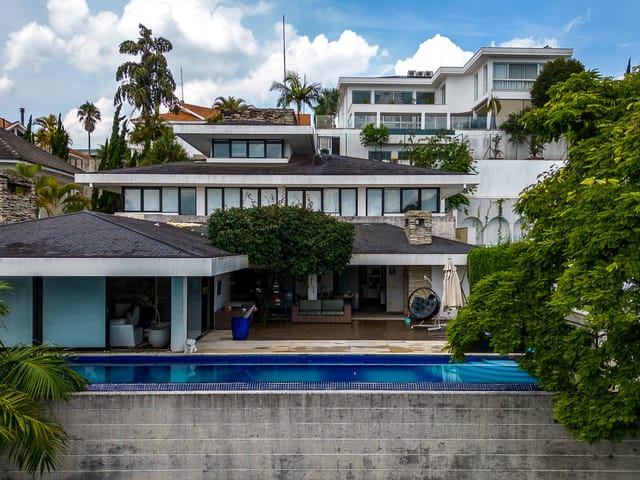 Casa com 796m² 5 quartos e 4 banheiros, à venda ou para alugar, no bairro Alphaville em Santana de Parnaíba