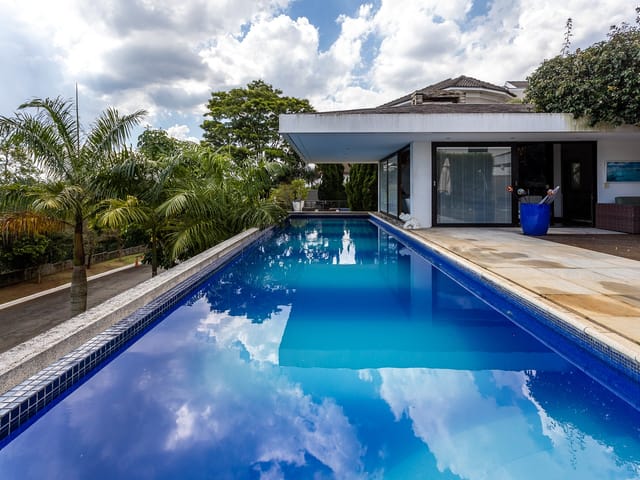 Casa com 796m² 5 quartos e 4 banheiros, à venda ou para alugar, no bairro Alphaville em Santana de Parnaíba